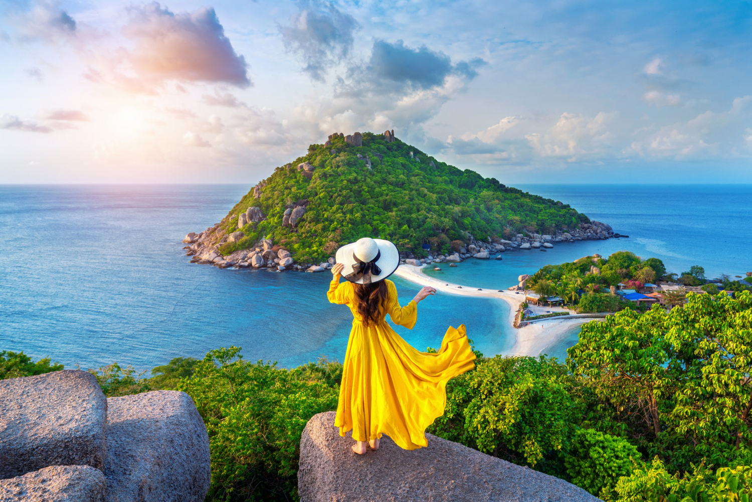 Ultimate Travel Packing Guide: Clothes, Tech & Health 2 1094